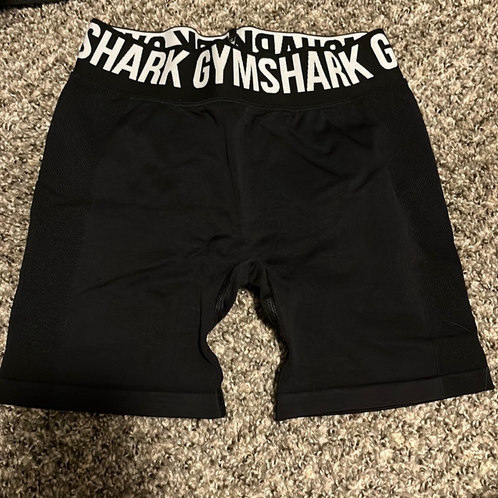 Black Gymshark Flex shorts-small